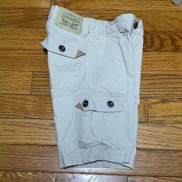 Levi's ❤️ Kid's Beige 100% Cotton Cargo Shorts Size 3-4 Year (PRE-LOVED) - Picture 3 of 8